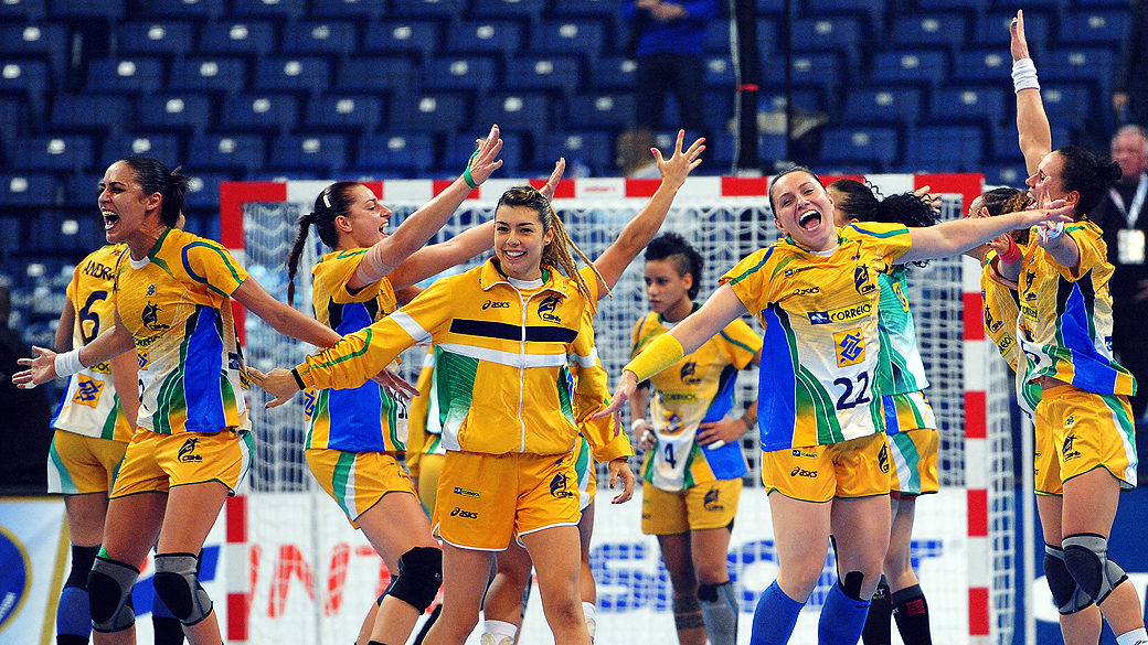 Brasil vence a Dinamarca e alcança final inédita no Mundial de handebol