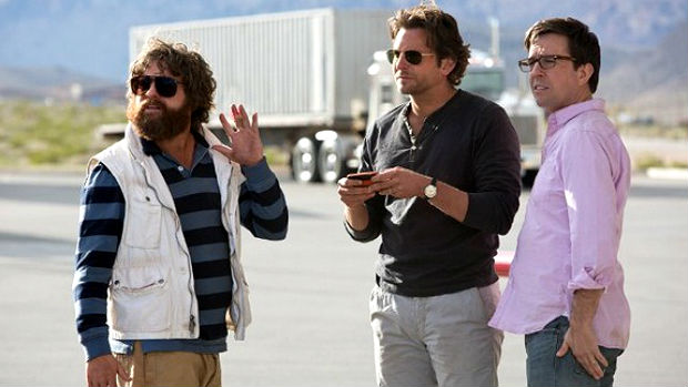 Zach Galifianakis, Bradley Cooper e Ed Helms em cena de Se Beber, Não Case! - Parte III