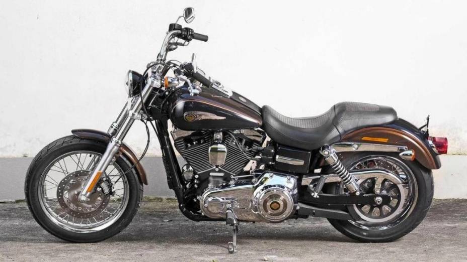 Harley-Davidson Dyna Super Glide 2013: motor de 1.690 cc e câmbio de seis velocidades