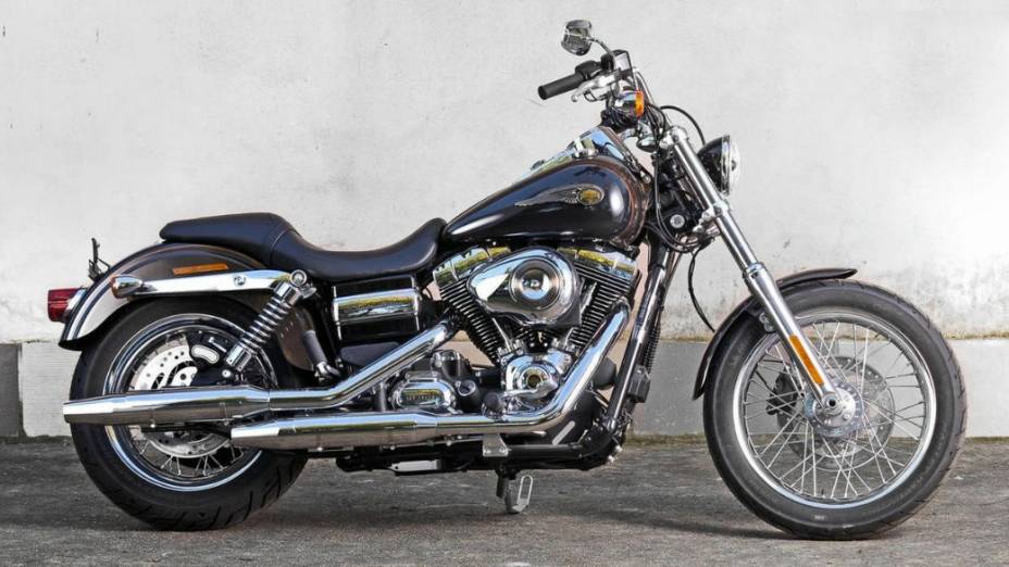 Harley-Davidson Dyna Super Glide 2013: motor de 1.690 cc e câmbio de seis velocidades