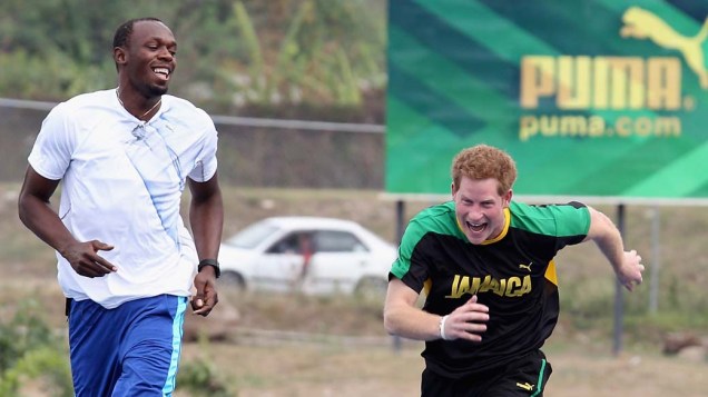 Príncipe Harry e Usain Bolt correm lado a lado, na Jamaica Príncipe Harry e Usain Bolt correm lado a lado, na Jamaica