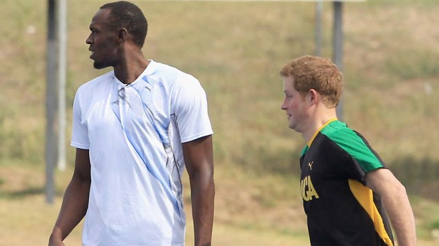 Príncipe Harry e Usain Bolt apostam corrida, na Jamaica Príncipe Harry e Usain Bolt apostam corrida, na Jamaica