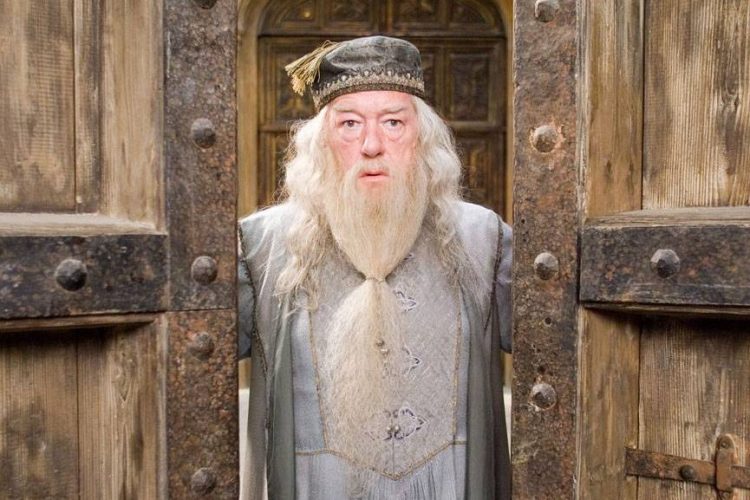 Dumbledore durante cena do filme Harry Potter e a Ordem da Fênix