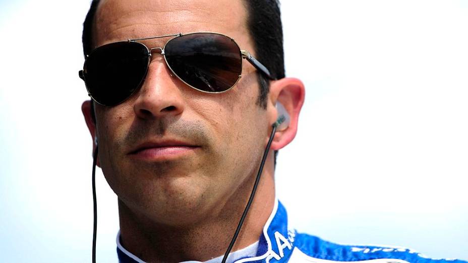 Helio Castroneves chega ao Brasil lideranndo o campeonato 2013