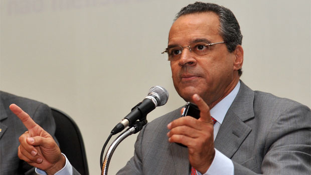 O deputado Henrique Eduardo Alves, do PMDB, é o candidato natural do partido à presidência da Câmara