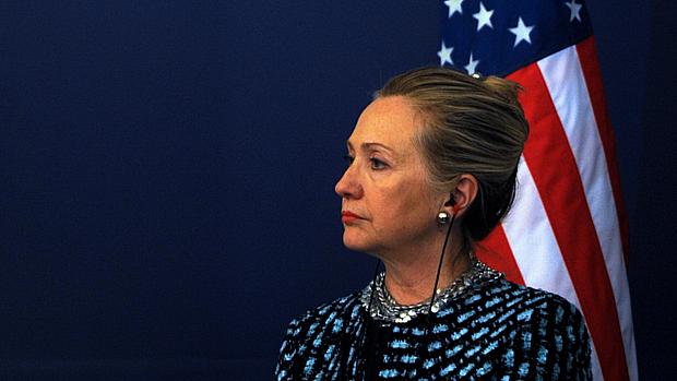 Hillary disse que os EUA trabalharão para aplicar novas sanções regionais e internacionais contra a Síria