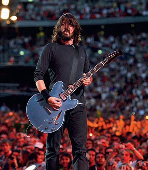 Deus do rock: Dave Grohl no palco do Estádio de Wembley, em Londres, junho de 2008