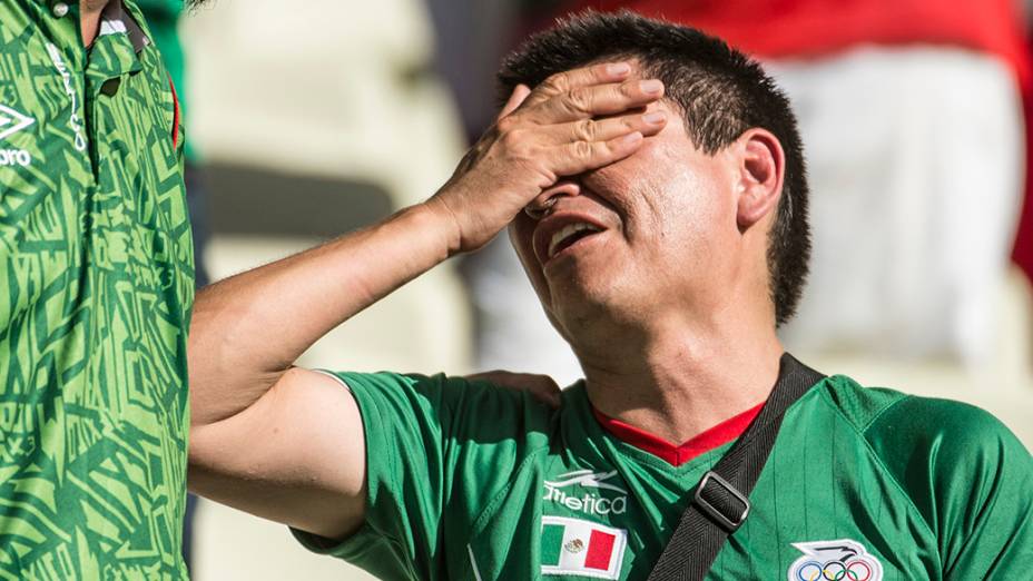 Torcedor do México lamenta vitória da Holanda no Castelão, em Fortaleza