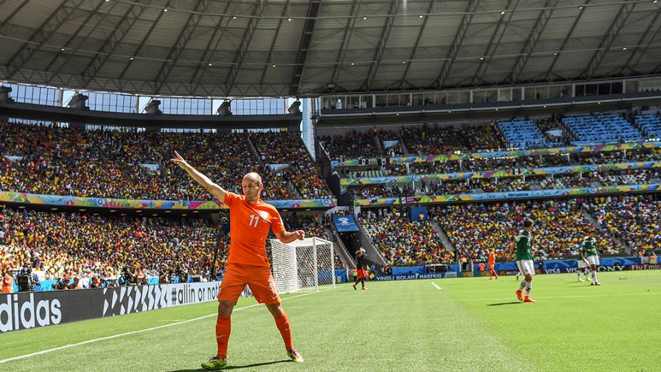 O holandês Robben comemora gol contra o México no Castelão, em Fortaleza