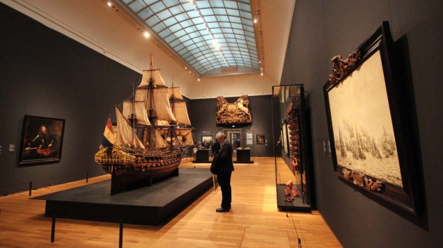 Para contar a história da Holanda, o museu abre espaço para exibição de casas de boneca, miniaturas de navios e lanternas mágicas, as precursoras do cinema, há 200 anos