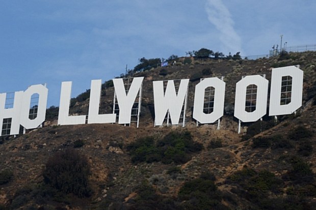 vista do famoso sinal de hollywood marco em los angeles califórnia