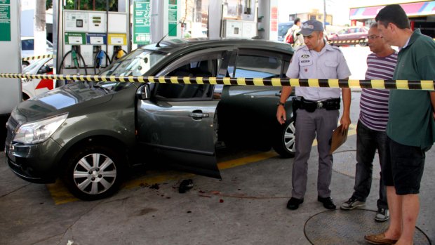 Um homem foi assassinado a tiros em um posto de combustíveis na Avenida Santa Inês, na zona norte de São Paulo, nesta quarta-feira