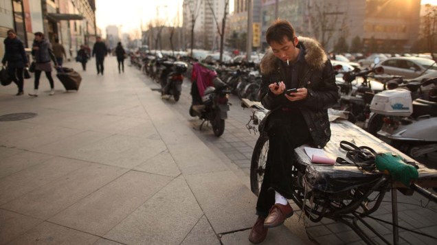 Homem nas ruas de Pequim, China