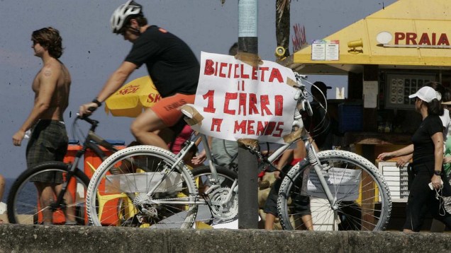 Homenagem ao ciclista Pedro Nicolay, que morreu após ser atropelado por um ônibusBruno Poppe/Agência O Globo