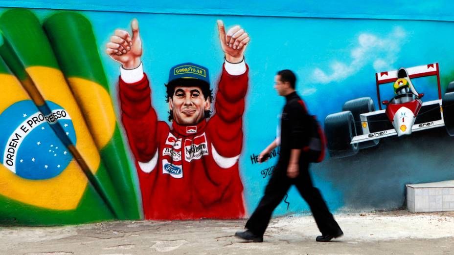 Grafite em homenagem ao piloto Ayrton Senna no 20º aniversário da morte do ídolo da Fórmula 1