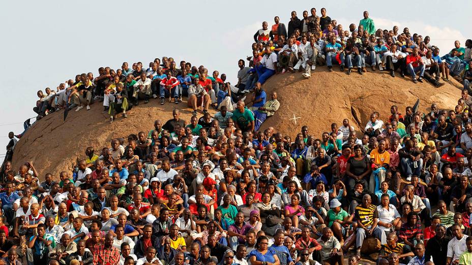 África do Sul presta homenagem aos 44 mortos do massacre policial