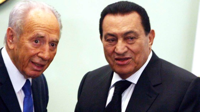 Hosni Mubarak com o presidente de Israel Shimon Peres em 2009