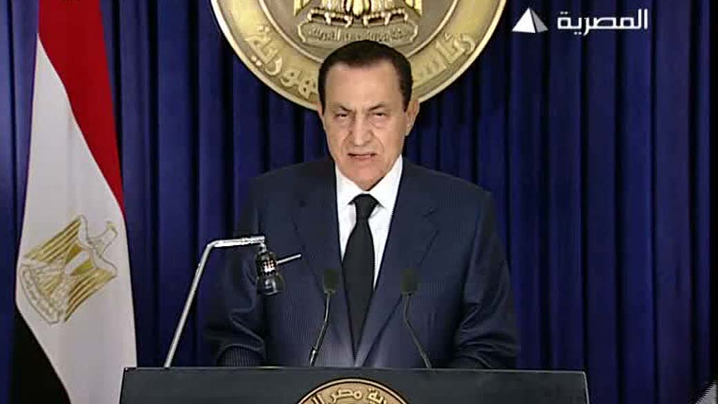 Reprodução de TV do pronunciamento de Hosni Mubarak