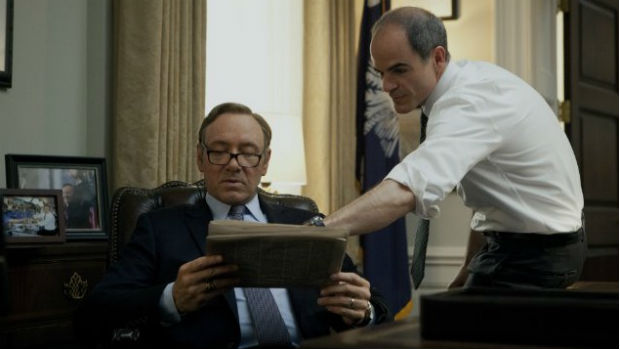 Outra série original da Netflix é House of Cards, sobre o projeto de poder ambicioso de um político corrupto, vivido por Kevin Spacey