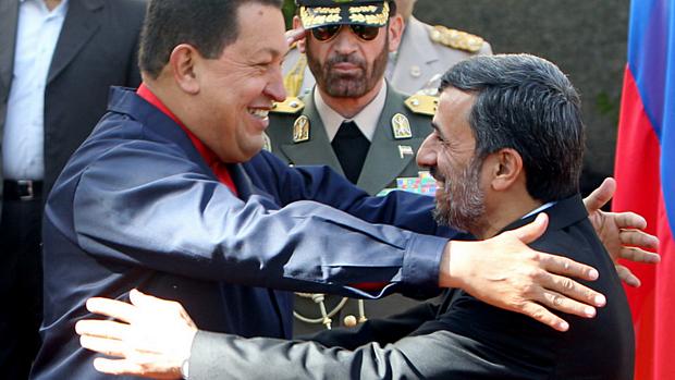 O presidente da Venezuela, Hugo Chávez, com o presidente iraniano, Mahmoud Ahmadinejad