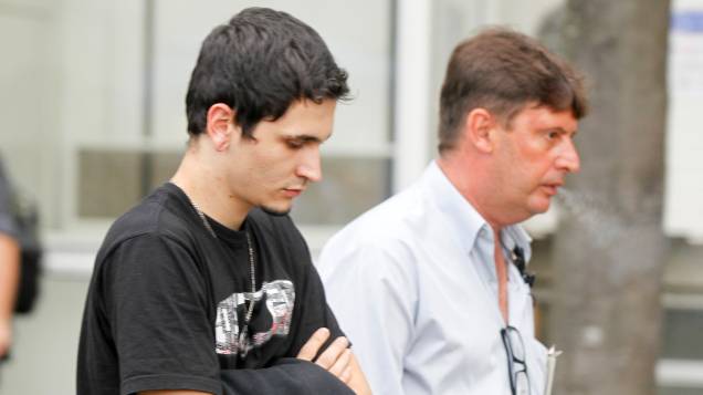 Iago Oliveira, que era amigo da adolescente Eloá Quadros, deixa o Fórum de Santo André após testemunhar no julgamento de Lindemberg Fernandes, assassino de Eloá Iago Oliveira, que era amigo da adolescente Eloá Quadros, deixa o Fórum de Santo André após testemunhar no julgamento de Lindemberg Fernandes, assassino de Eloá