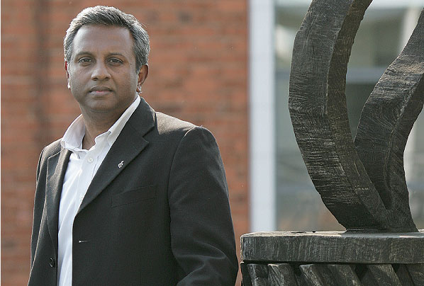 Secretário-geral da Anistia Internacional, Salil Shetty visita o Brasil e planeja a volta da entidade ao país