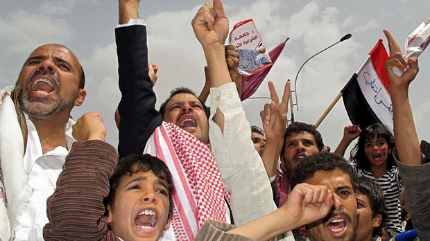Segundo o comandante do Estado-Maior americano, Michael Mullen, os protestos contra o fim do regime do ditador Ali Abdullah Saleh e os confrontos entre membros tribais e forças do governo faz com que a Al Qaeda seja "ainda mais perigosa" no Iêmen