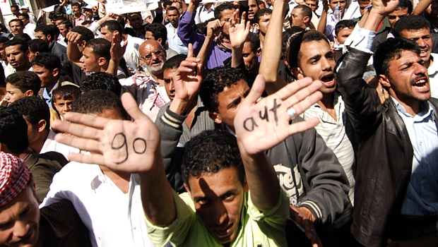 Iemenitas pedem a renúncia do presidente Ali Abdallah Saleh em Sanaa