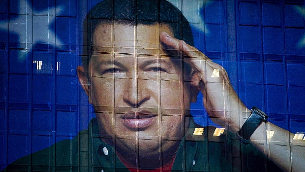 Imagem do líder venezuelano em uma companhia estatal