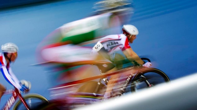 O australiano Andreas Muller na prova de qualificação do ciclismo, no Parque Olímpico em Londres
