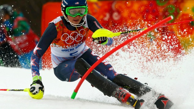 A americana Mikaela Shiffrin na prova de esqui alpino nos Jogos Olímpicos de Inverno de 2014 em Sochi