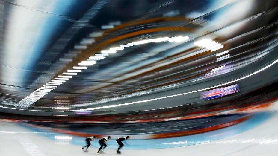 Equipe masculina do Canadá de patinação de velocidade nas quartas de final, em Sochi