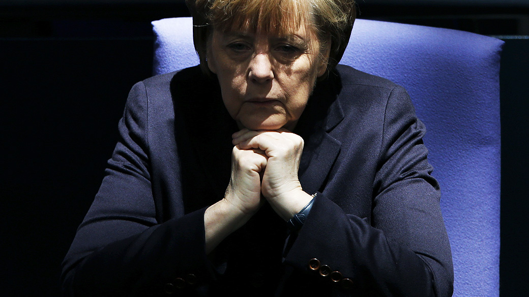 A chanceler alemã, Angela Merkel durante uma sessão na câmara do Parlamento, em Berlim