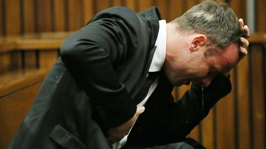 Oscar Pistorius se desculpa pela morte de Reeva Steenkamp em seu julgamento, em Pretória