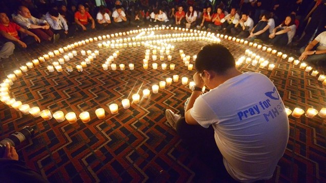 Chineses rezam pelos passageiros do avião desaparecido da Malaysia Airlines