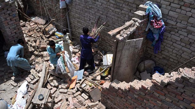 Uma pessoa morreu e dezenas se feriram em dois terremotos que sacudiram, nesta sexta-feira (9), a região de Nawabshah, no sul do Paquistão