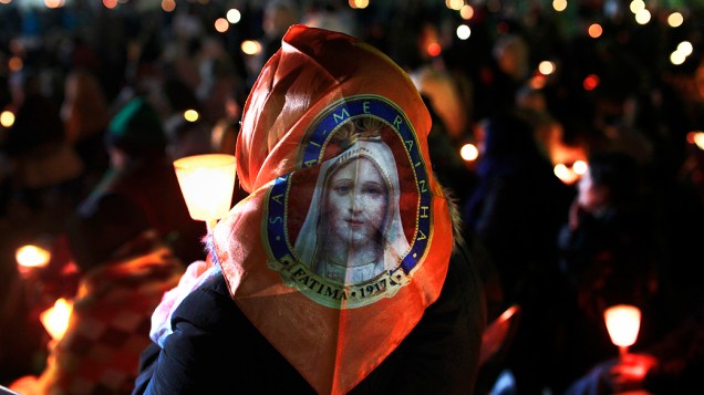 Fiéis participam de peregrinação em homenagem ao Dia de Nossa Senhora de Fátima na cidade de Fátima, em Portugal