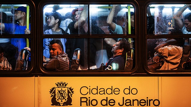Greve dos motoristas de ônibus na cidade do Rio de Janeiro causou tumulto e superlotação nas poucas linham que circularam na terça-feira (13). Os motoristas pedem, entre outras coisas, melhorias no salário