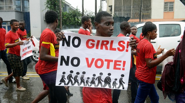 Nigerianos protestam pela libertação das meninas sequestradas pelo grupo radical islâmico Boko Haram