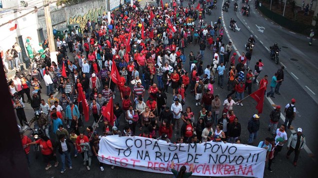 Protesto do MTST (Movimento dos Trabalhadores Sem Teto), no Terminal João Dias, na Zona Sul de São Paulo (SP), na manhã desta quinta-feira (15)