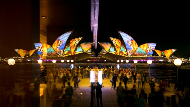 Borboletas foram projetadas sobre as velas da Ópera de Sydney durante a abertura do Festival de Música da cidade