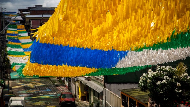 Tradição em Manaus, ruas são enfeitadas para a Copa do Mundo de Futebol