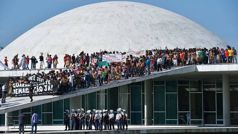 Índios protestam no Congresso Nacional