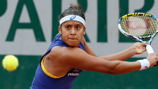 A tenista brasileira Teliana Pereira venceu sua partida de estreia no torneio de Roland Garros, em Paris, nesta terça-feira (27)