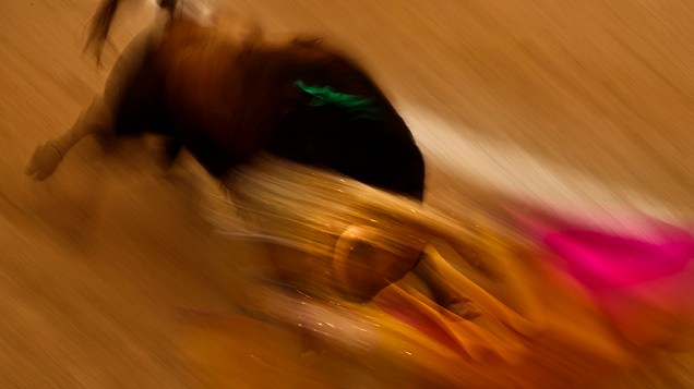 O espanhol Uceda Leal durante uma tourada da Feira de San Isidro em Madrid, na Espanha
