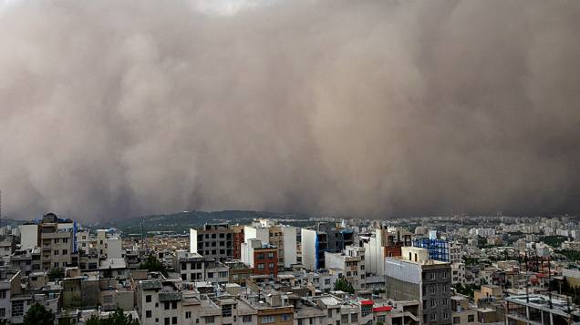 Tempestade de areia engole bairro em Teerã, no Irã