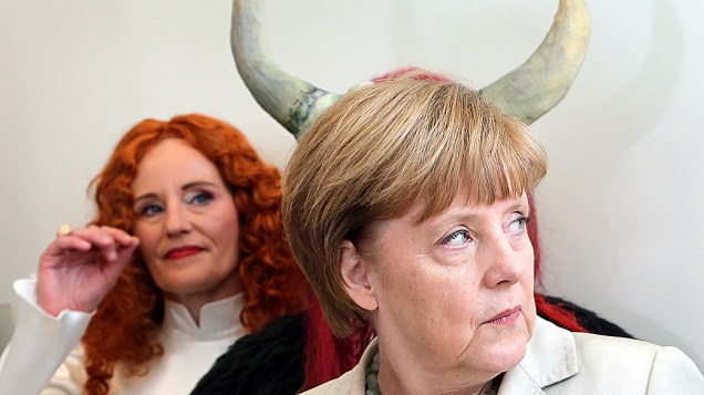 A chanceler alemã Angela Merkel no início de uma reunião do Partido Democrático Cristão em Berlim, Alemanha