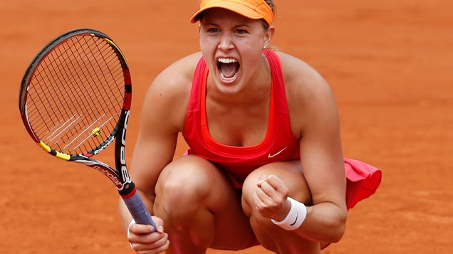 A canadense Eugenie Bouchard comemora vitória nas quartas de final do torneio de tênis de Roland Garros, em Paris