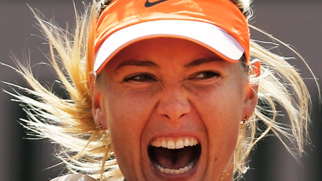 A russa Maria Sharapova durante a semifinal do Aberto de Tênis da França, no estádio Rolang Garros, em Paris