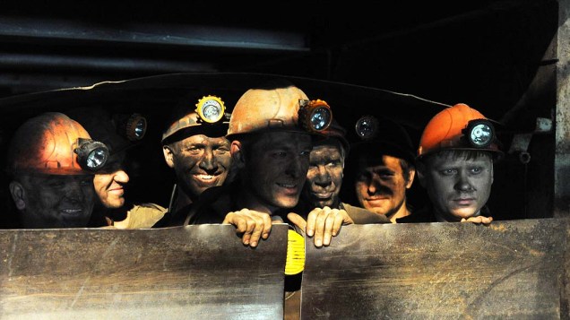 Mineiros foram fotografados em mina após a sua jornada de trabalho na cidade de Donetsk, na Ucrânia